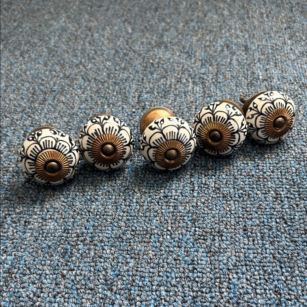 5 Ceramic Floral Round Drawer Knobs in White and Brass